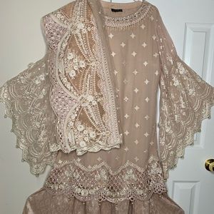 Beautiful brand new Pakistani Suit / 3 Peice / L